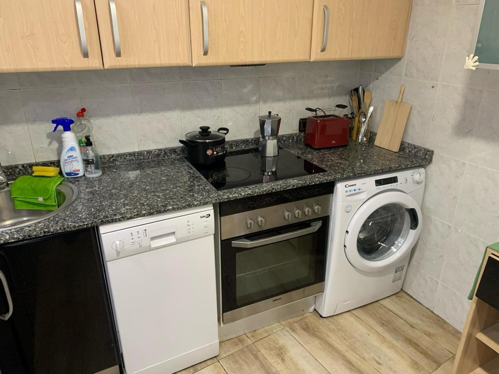 Apartamento Completo Para 8 Personas A 5 Minutos Del Aeropuerto E Ifema Appartement
